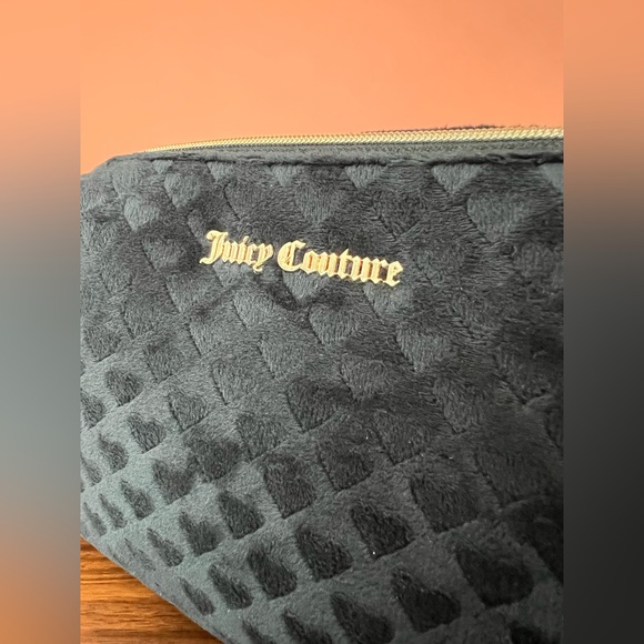 Juicy Couture- Heart Shaped Print Travel Cosmetic Bag - Picture 3 of 9